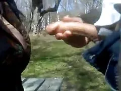 瘦的青少年得到大迪克