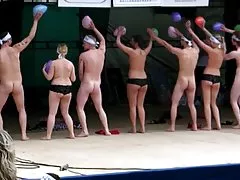 便宜的泰国婊子Assfucked无鞍